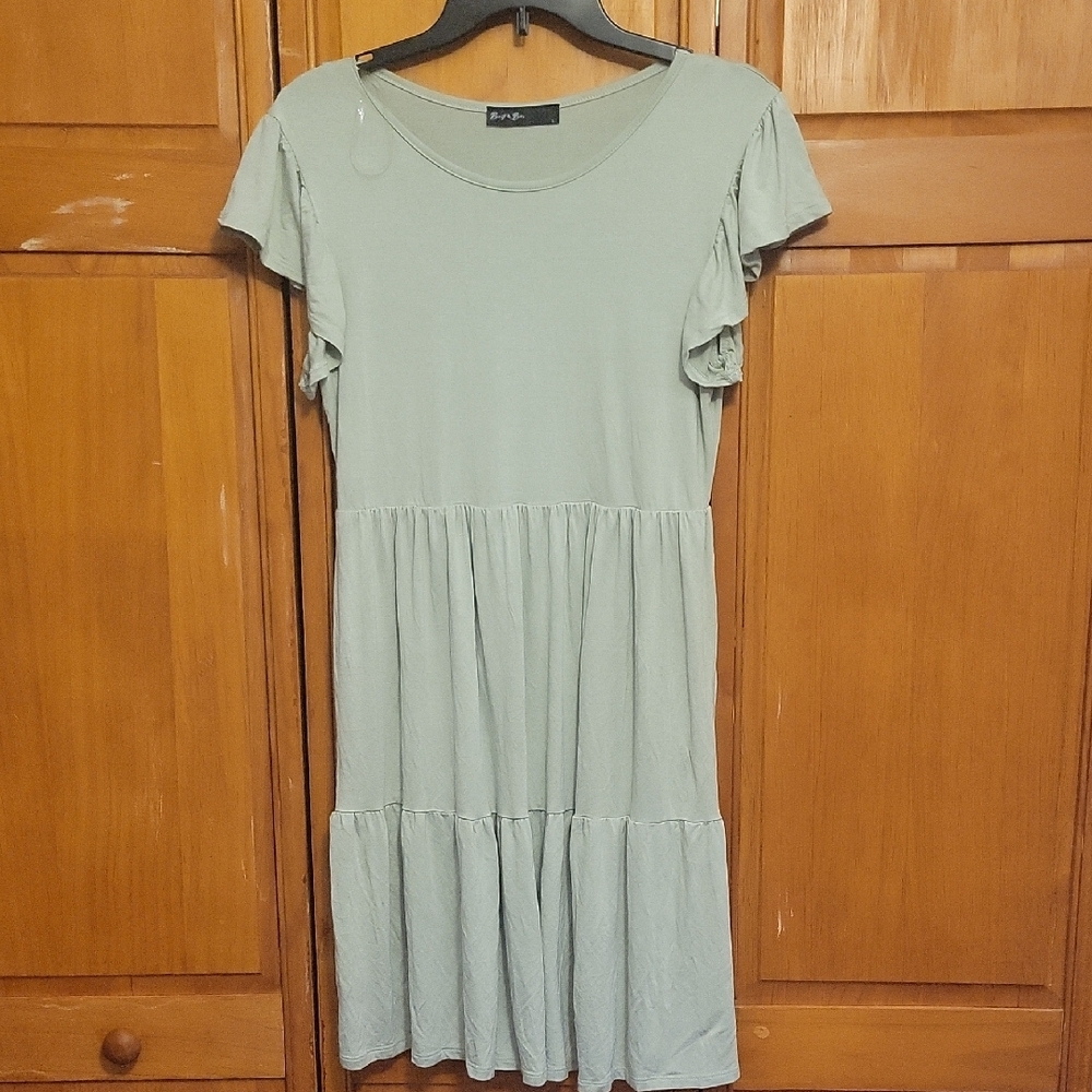 Elegant Green Ruffle Sleeve Dress